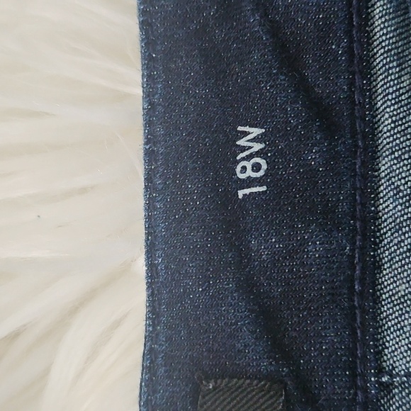 Liverpool The Trouser Short Dark Blue Cuffed Jean Shorts with 5.5" Inseam - Picture 7 of 12